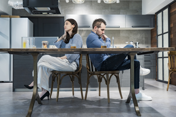 好きで一緒になったはずなのに…（写真:iStock）