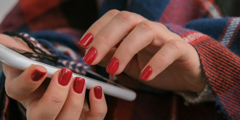 会えない彼との連絡頻度は？（写真:iStock）