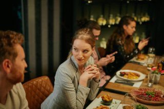 彼女がいる男性を落とすには？ 4つの方法＆脈ありサイン♡