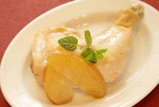 「骨付き鶏もも肉の源たれ煮」万能調味料に“おんぶにだっこ”