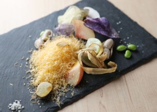 「旬のお野菜とフルーツとチーズ」チーズがこだわりの一皿
