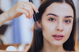 理想の小顔に♡立体感で差をつけるナチュラルメイク術7選