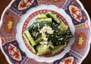【蒜泥黄瓜（キュウリのニンニク和え）】ビールと相性抜群