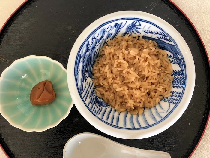 優しい香りがたまらない「ほうじ茶がゆ」（C）コクハク