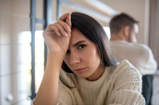 彼の行動が怪しい…効果的な“浮気証拠”の集め方4選＆注意点