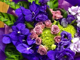 氷川きよしさんも衣装に愛用！高貴な「紫色」の花で格上げを