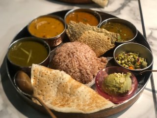 「カレーの聖地」神保町で極上カレーランチ 2022.2.17（木）