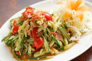 「キュウリのソムタム」甘辛酸っぱいドレッシングが後を引く