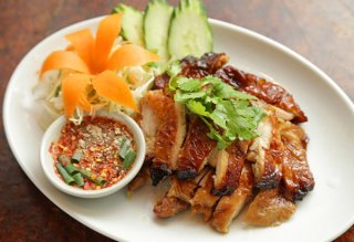 「ガイヤーン」タイ料理の鶏もも肉BBQはロゼワインに合う♡