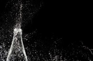 炭酸水飲む前に洗面台へ直行！？「炭酸美容」の正しいやり方