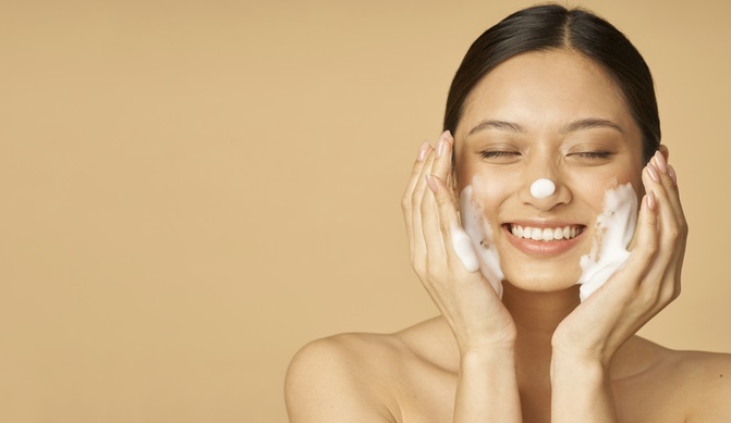 泡立てて流すだけ（写真:iStock）