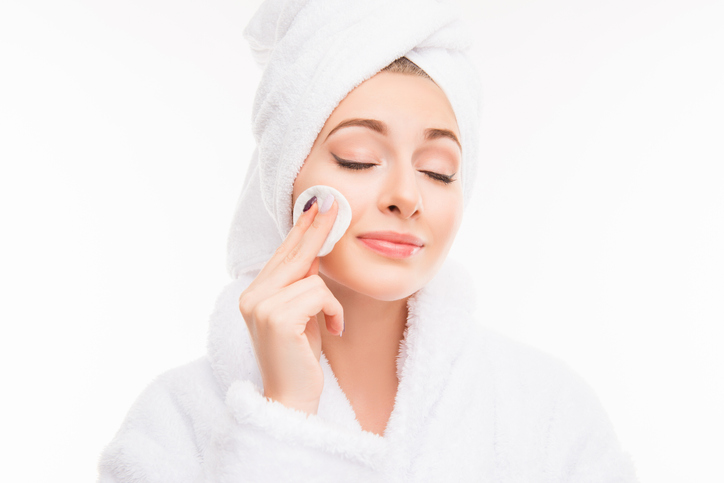 拭くだけでOKの「クレンジングシート」（写真:iStock）