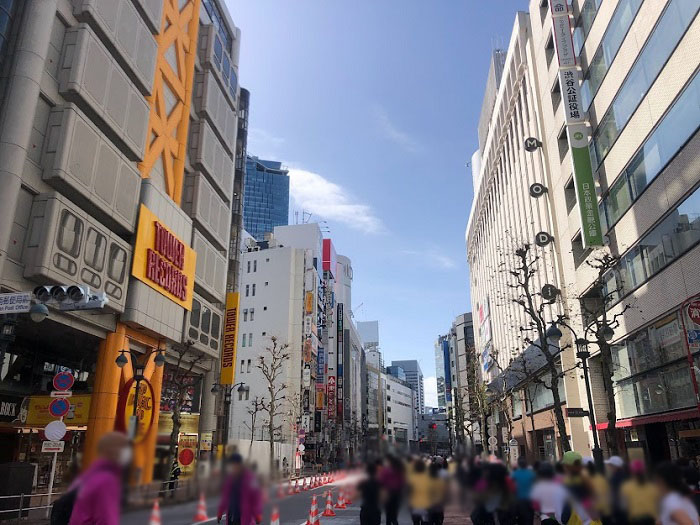 学生の頃、よくこの辺で泥酔してたなあ（C）コクハク