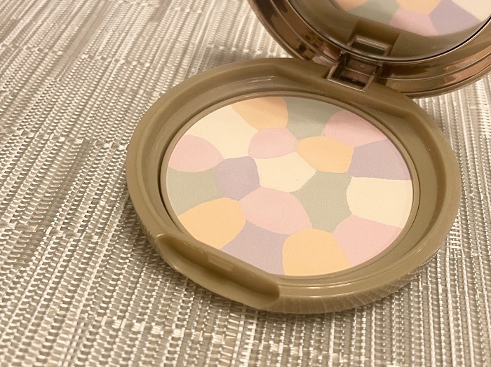 ＜「マシュマロフィニッシュパウダー ～Abloom～01 ディアレストブーケ」＞（Ｃ）コクハク