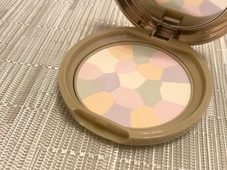 ＜「マシュマロフィニッシュパウダー ～Abloom～01 ディアレストブーケ」＞（Ｃ）コクハク