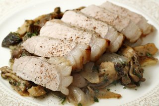 「ポークソテー」どどーん！厚さは2cm以上、噛むほどにうま味が♡