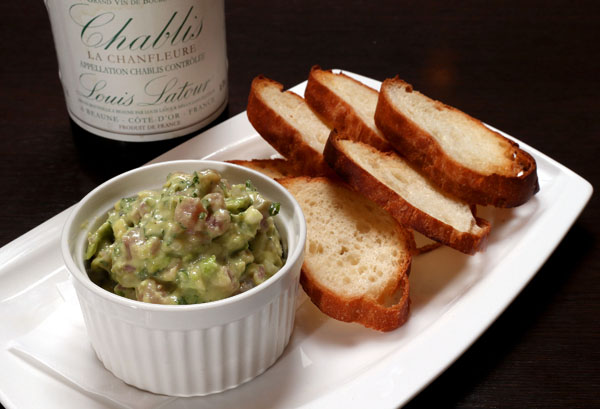 合う酒＝辛口の白ワイン（Ｃ）コクハク