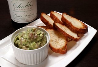 「マグロとアボカドのタルタル」わさびの“軽ツン”がクセに♡