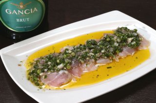 「洋風お刺し身」にんにくは皿に塗り込むぐらいがちょうど◎