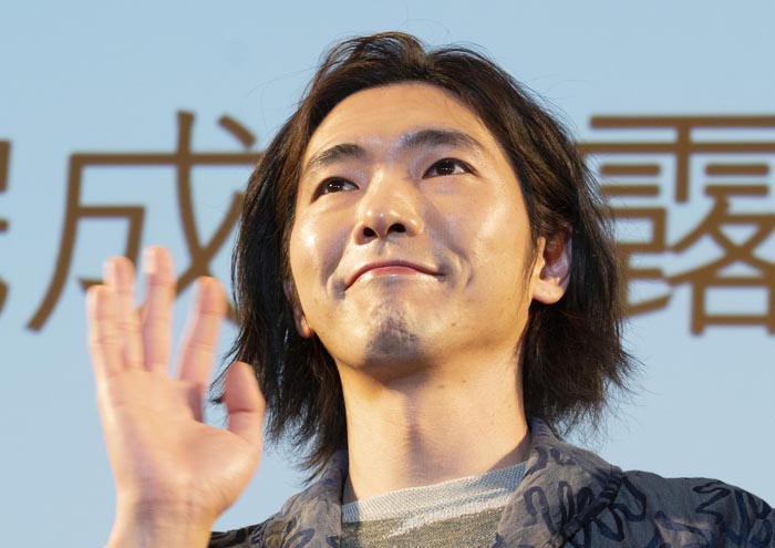 気が付けばモテポジション（C）日刊ゲンダイ