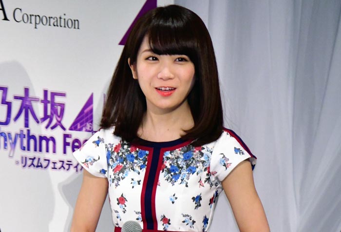 生田との挙式画像投稿で炎上した秋元。本当に「性的マイノリティ」をネタにしたのか／（C）日刊ゲンダイ