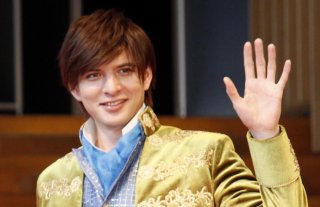 城田優「カムカム」で甘美な声も…驕る“イケメン”久しからず