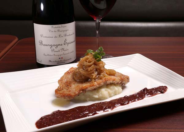 合う酒＝赤ワイン（Ｃ）コクハク