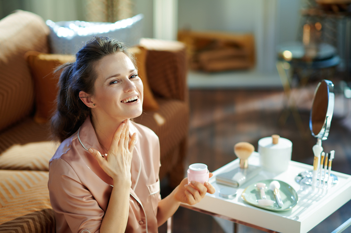 優しくマッサージ（写真:iStock）