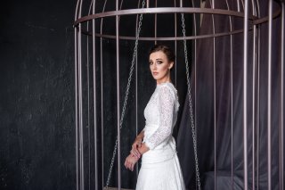 ミステリアスと負のオーラは違う！（写真:iStock）