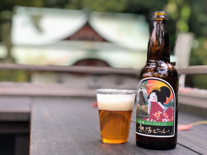 本殿を見ながらグビっとね（C）コクハク