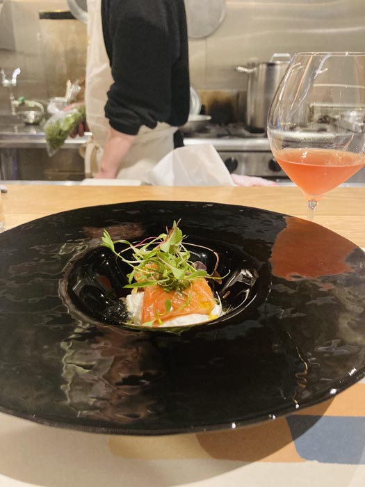 あと5皿は余裕で食べられます（C）日刊ゲンダイ