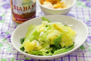 ベトナムの定番「茹でキャベツ×茹で卵のヌックマムだれ添え」はヘビロテ