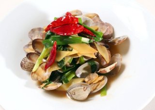 「あさりのネギ生姜炒め」紹興酒をちびちびやれば本場の気分