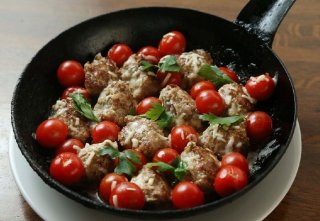 「おつまみミートボール」あえて不揃いな形に丸める理由は？