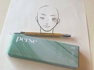 「エクセル パウダー＆ペンシル アイブロウEX PD15（オリーブブラウン）」×「perse カラーコンタクトレンズ 04（PALM GREEN）」（Ｃ）コクハク