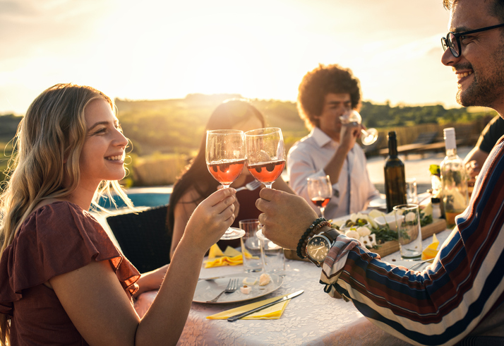 コミュ力と親近感をアピール（写真:iStock）