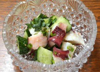 「タコとキュウリのゴマ油和え」切って混ぜれば、はい完成!