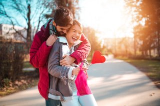 サプライズ成功の秘訣 達人は“ダミーから本命プレ”で心掴む