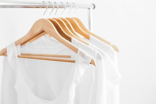 太って見える「白コーデ」膨張色でもテク次第で細見え可能！