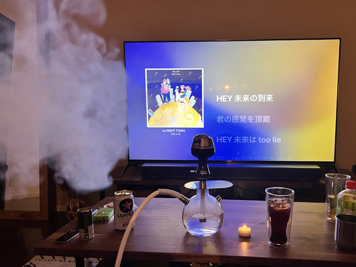 シーシャで大人のチルタイム（写真:筆者）