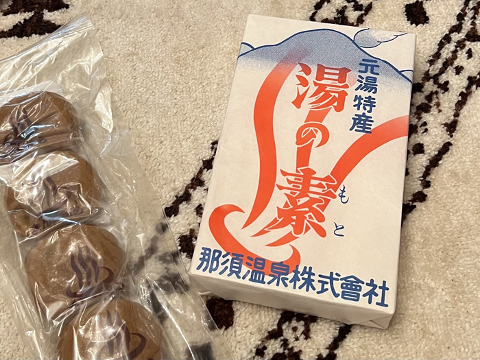 温泉まんじゅうなんか用意しちゃったりして（写真:筆者）