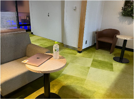 空港はコンセントがあるし最高！