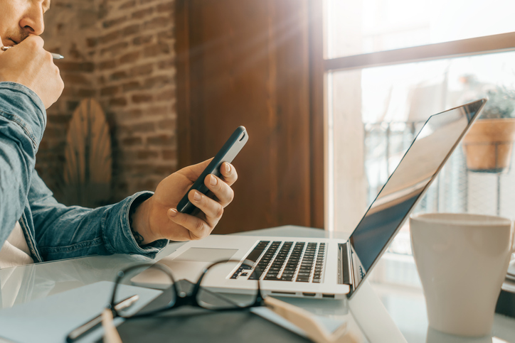 「年上女性、全然アリ！」（写真:iStock）