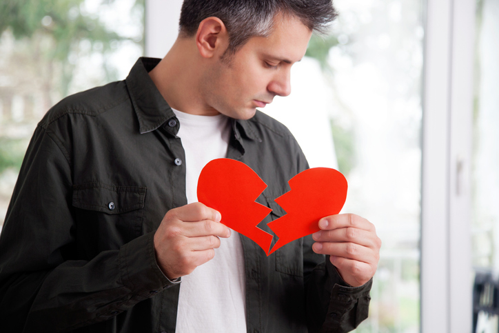 過去の失恋がトラウマに（写真:iStock）