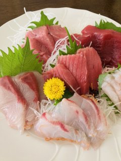 生魚を食べる国に生まれてよかった（C）コクハク、以下同