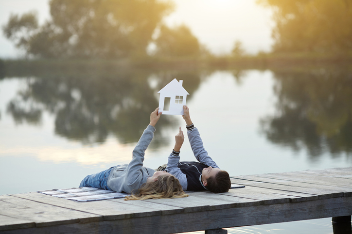 家族がいる人もおひとりさまも（写真:iStock）