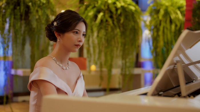 かわいすぎるだろ…(C) 2022 Warner Bros. International Television Production Limited