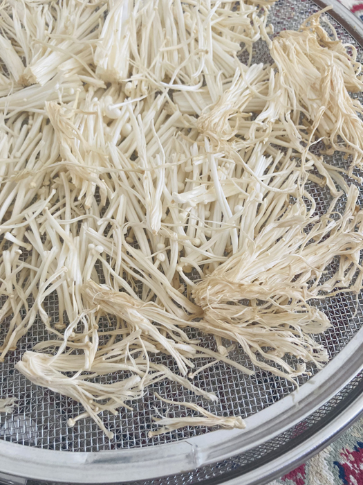 丸1日干すと、もっともっと縮んだ状態になります（C）コクハク