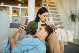 無言の夫にイライラ…話がはずまない夫婦を救う3つの解消法