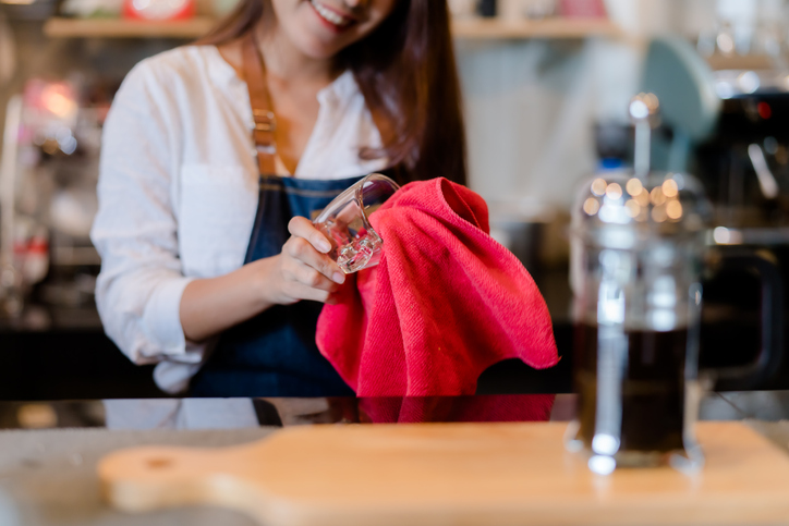 笑顔で対応されると心が和む（写真:iStock）